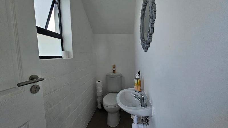 4 Bedroom Property for Sale in Golden Mile Western Cape